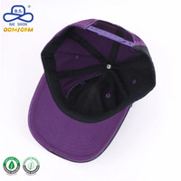 Oem Odm Unisex Katoenen Baseballpet Paars-Zwarte Kleur Geblokkeerde Ontwerpkleur Met Aangepast Borduurlogo Voor Straatfeestkleding