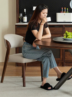 Chaise de salle à manger rembourrée de style moderne du milieu du siècle, tissu beige, pieds en bois courbé de noyer, pour cuisine ou café