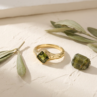Bague ZG tendance à texture martelée, sertie de zircon cubique vert carré, en laiton plaqué or, bijou pour usage quotidien
