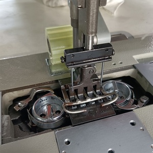 Machine à coudre industrielle pour cuir, double aiguille, alimentation intégrée, pour matériaux extra épais - Product Image 2