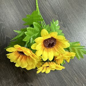 Girasoles Artificiales de 7 Cabezas, Flor de Seda Hecha a Mano, Decoración para el Hogar, Accesorios para Bodas - Product Image 3