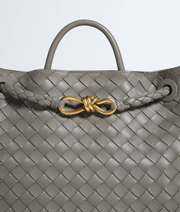 นาฬิกาข้อมือผู้ชาย Bottega BV หรูหรา ระบบจักรกล สายหนังแท้ แบบเปิดปิด  คุณภาพเยี่ยม กันน้ำได้ดี  พร้อมหูหิ้วและสายสะพายข้าง - Product Image 6