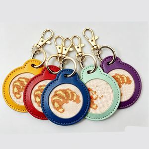 Étui porte-clés en cuir PU pour finitions de broderie, breloque de sac, sac de rangement auto-adhésif pour broderie, accessoires de point de croix - Product Image 1