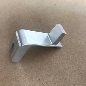 Servicio de Mecanizado CNC de Piezas Metálicas Complejas: Torneado y Fresado de Conectores de Tres Vías para Hookah, y Piezas de Bisel de Reloj de Aluminio Anodizado - Product Image 4