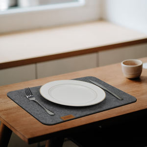 Ensemble de 4 sets de table modernes en feutre polyester gris foncé Ulike, 44x32cm, durables, personnalisables par sublimation, pour promotion - Product Image 6