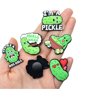 Décorations de chaussures en caoutchouc souple, breloques à dos plat DIY, clips amovibles pour chaussures, motifs Meme amusant, concombre mariné et légumes. - Product Image 1