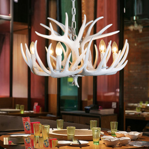 Lustre en forme <span class=keywords><strong>de</strong></span> corne <span class=keywords><strong>de</strong></span> cerf <span class=keywords><strong>de</strong></span> style industriel américain, finition marron/blanc, construction en résine et métal, CRI élevé 90, faisceau à 360° - Product Image 1