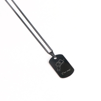 Chaîne cubaine fine gourmette en acier inoxydable Collier avec étiquette FREEDOM gravée sur mesure pour hommes en noir et argent