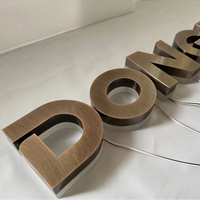 Enseigne publicitaire commerciale extérieure DakeSign Factory OEM personnalisée en métal doré rétroéclairé 3D avec lettres LED, étanche IP65, pour hôpital