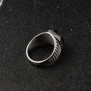 2024 dekorasi tangan Zirkon cincin baja Titanium baja nirkarat Eropa dan Amerika mosaik Ruby <span class=keywords><strong>Retro</strong></span> pria Punk cincin koktail perhiasan - Product Image 6