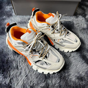 Chaussures de sport respirantes de luxe de marque supérieure Track 3.0 - versions homme et femme - chaussures de course élégantes de créateur - Product Image 1