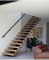 Escalier moderne intérieur à monopoutre avec marches en bois massif et balustrade pleine hauteur à barres LED pour appartements, hôtels, villas