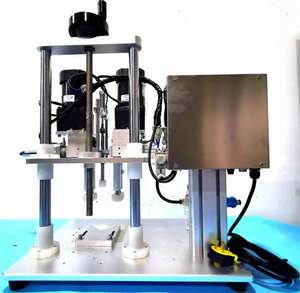 Machine de capsulage semi-automatique pneumatique à quatre roues pour boissons et parfums, avec système de verrouillage de bouteilles - Product Image 3