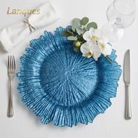 Assiette de présentation en verre texturé bleu corail, 13 pouces, bord festonné en forme de pétale, assiette de présentation décorative pour la mise en place de tables de banquet de mariage