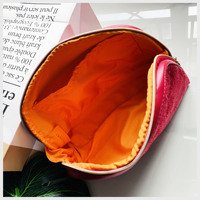Pochette de Maquillage Portable en Velours Doux au Toucher Soie, Sac Organisateur Cosmétique avec Poignée Souple, Personnalisation Logo et Couleur, Fermeture Ouverte, Résistant à l'Eau