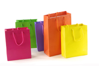 Venta al por mayor de boda de lujo bolsa de embalaje de regalo de logotipo personalizado a granel simple cinta de embalaje de ropa pequeña de compras de papel bolsa de regalo
