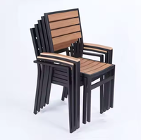 Mobilier de restaurant Fauteuil en bois de teck Chaises de patio en aluminium Chaise de patio rouge pour l'extérieur Chaises de jardin