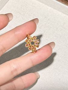 แหวนเงินแท้ 925 ชุบทอง 18K ประดับพลอยทับทิมสีแดงสังเคราะห์รูปดอกไม้ไฟ จาก UM Jewelry เหมาะสำหรับงานแต่งงาน งานเลี้ยงฉลองครบรอบ และเป็นของขวัญในชีวิตประจำวัน - Product Image 4