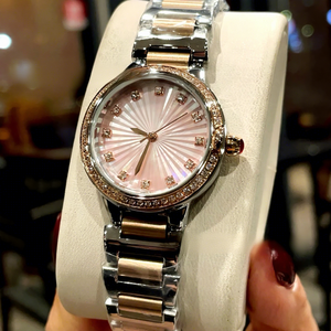 Reloj de Cuarzo para Mujer BV con Esfera de Nácar Incrustada de Diamantes, Acero Inoxidable, Resistente al Agua, Ligero, Lujoso, Versátil y Moderno - Product Image 1