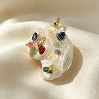 Pendentif en coquille de conque en pierre de cristal naturel irrégulier avec incrustation de zircone cubique ronde, bijoux faits à la main