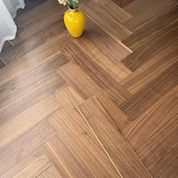 Parquet en bois d'ingénierie à chevrons en noyer noir massif multicouche pour salon