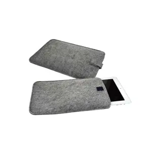 Étui pour tablette en feutre, merchandising personnalisé - Product Image 1