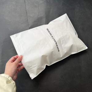 Sacs d'emballage en plastique CPE avec fermeture éclair coulissante, personnalisables avec logo imprimé, réutilisables, pour vêtements, t-shirts, etc. - Product Image 6