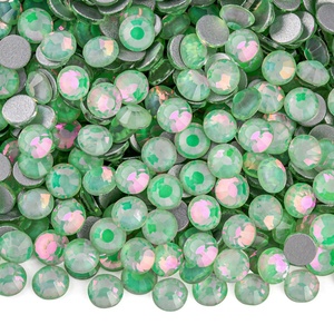 OLeeya Vente en gros de cristaux en verre à dos plat SS6-SS30, couleurs vertes de luxe, strass non thermocollants en verre pour la décoration des ongles et le bricolage - Product Image 2