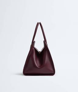 กระเป๋าโท้ท Bottega BV Barbara แบบมีซิป ดีไซน์เรียบหรู ผลิตด้วยเทคนิค Intrecciato จากหนัง Nappa นุ่มยืดหยุ่น รุ่น Veneta - Product Image 3