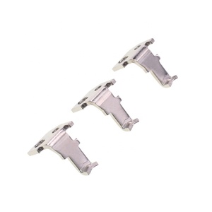 Broches en cuivre nickelé sur mesure de 1,5 mm d'épaisseur, avec embouts filetés supérieur et inférieur, et bornes de fixation pour supports. - Product Image 6