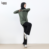 Ensemble de Sportswear Modeste pour Femmes Musulmanes : Haut Long et Pantalon de Survêtement avec Hijab – Dernière Tendance Personnalisable