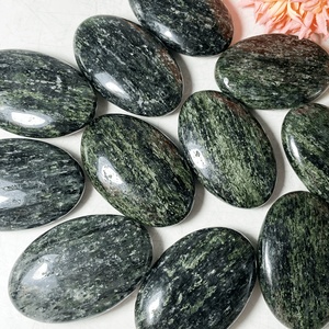 Piedra de Cuarzo Verde para Jardín, Piedra de Palma Redonda Pulida Hecha a Mano, Adorno Decorativo para Oficina y Hogar, Venta al Por Mayor - Product Image 3