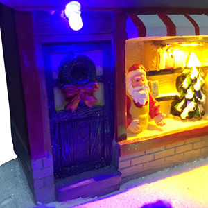 Village de Noël coloré Melody, décoration de Noël, scène de magasin <span class=keywords><strong>du</strong></span> train <span class=keywords><strong>du</strong></span> Père Noël, <span class=keywords><strong>maison</strong></span> de Noël éclairée par LED - Product Image 3