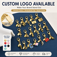 Porte-clés tendance en métal avec lettres, cœurs et champignons, breloque de sac, pendentif, styles variés, en alliage plaqué or, accessoires de voiture pour femmes, vente en gros OEM