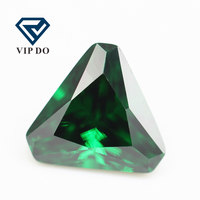 Pierre précieuse synthétique en zircon cubique vert clair/vert émeraude, coupe en Triangle, coupe à la machine, coin en forme de triangle, pierre CZ