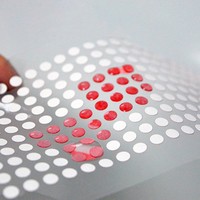 Étiquettes d'humidité personnalisées à revêtement hydrochrome, sensibles à l'humidité, à décoloration rouge, pour caisses à points densément espacés, MOQ 100 pièces par taille