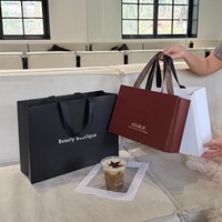 Sac de shopping en papier de luxe avec logo personnalisé, poignées en ruban, emballage cadeau haut de gamme pour vêtements, cosmétiques, bijoux, vente en gros