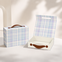 Boîte cadeau en forme de mallette pour vêtements, ruban, rose