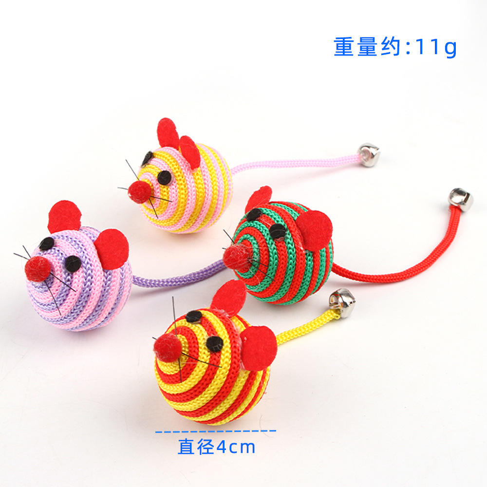 Chat poursuit la souris