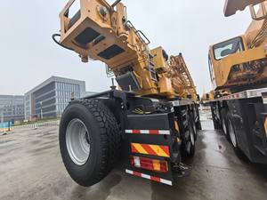Equipo de Elevación, Grúa Móvil de 50.2m y 100 Toneladas, Grúa sobre Camión QY100K5C con Aire Acondicionado para Maquinaria de Construcción - Product Image 3