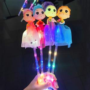 Varita de Princesa LED Luminosa, Divertido Regalo de Cumpleaños para Niños, Varita Mágica de Hada con Figuras en la Parte Superior - Product Image 4
