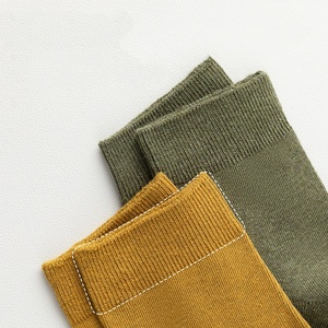Jingwen OEM Calcetines De Hombre Màu Rắn Đơn Giản Crew Cotton Thoáng Khí Mềm Người Đàn Ông Vớ - Product Image 3