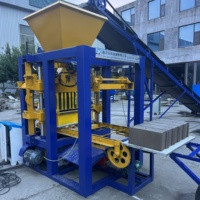 Machine automatique de fabrication de briques QT4-24 avec moules interchangeables