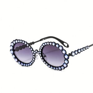 <span class=keywords><strong>De</strong></span> diamantes <span class=keywords><strong>De</strong></span> imitación <span class=keywords><strong>De</strong></span> <span class=keywords><strong>lujo</strong></span> gafas <span class=keywords><strong>De</strong></span> Sol <span class=keywords><strong>De</strong></span> las mujeres oval diamante bling gafas <span class=keywords><strong>De</strong></span> Sol <span class=keywords><strong>De</strong></span> la marca <span class=keywords><strong>De</strong></span> moda mujer tonos redondo oculos <span class=keywords><strong>De</strong></span> Sol - Product Image 1