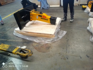 Martillo Hidráulico Tipo Caja SOOSAN SB 30 con Cincel de 53 mm de Diámetro, Componentes Principales del Motor para Excavadoras de 2.5-4.5 Toneladas - Product Image 3