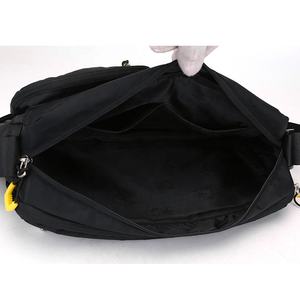 Sac de poitrine personnalisé avec logo, sac messager à fermeture éclair, sac à bandoulière Oxford, sac bandoulière avec fermoir à crochet métallique - Product Image 4