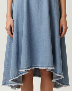 Abito midi in denim con design asimmetrico <span class=keywords><strong>e</strong></span> orlo sfrangiato per <span class=keywords><strong>donna</strong></span>, senza maniche, in <span class=keywords><strong>jeans</strong></span> blu, con scollo rotondo <span class=keywords><strong>e</strong></span> orlo irregolare. - Product Image 6