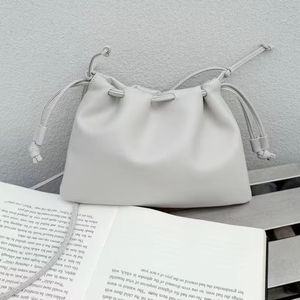 跨界现货小真皮女包2025新款时尚简约百褶云设计单带拉链 - Product Image 1