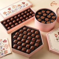 Boîte en papier de qualité alimentaire de luxe avec logo personnalisé pour chocolats, bonbons, desserts, pâtisseries, emballage cadeau de boulangerie avec séparateur et insert