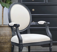 Chaise de salle à manger de style français à dossier rond avec revêtement en cuir PU et structure en bois massif, design antique pour appartement et villa